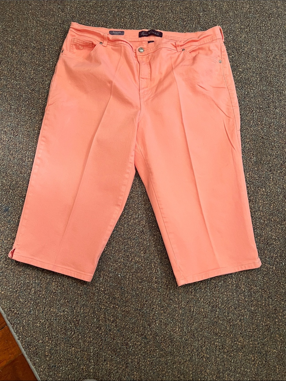 Gloria Vanderbilt Coral Capris